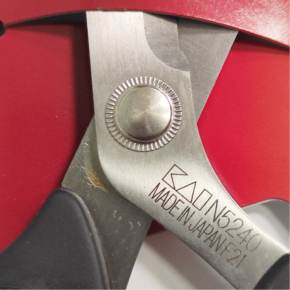 Ножиці швейні розкрійні 240 мм (9/5“) KAI N5240 з нахилом (6611)